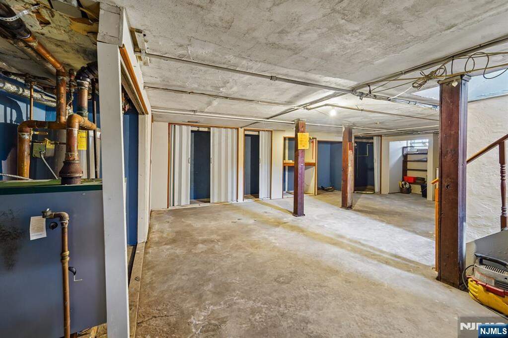 3 Bedroom Single Family Home/House's Image 32