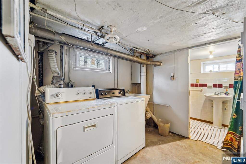 3 Bedroom Single Family Home/House's Image 33