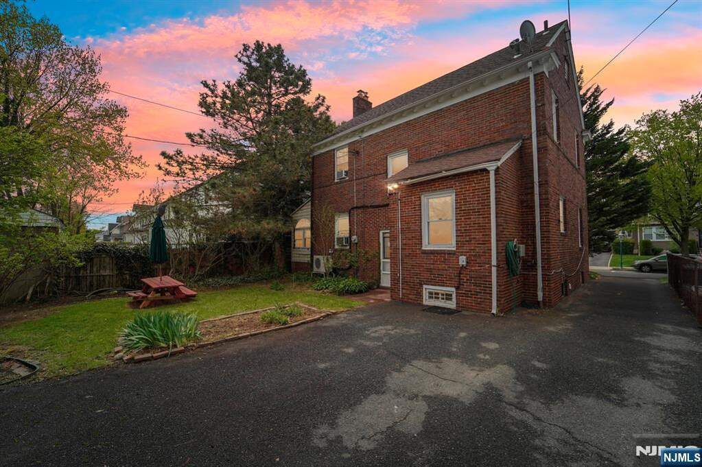 3 Bedroom Single Family Home/House's Image 4