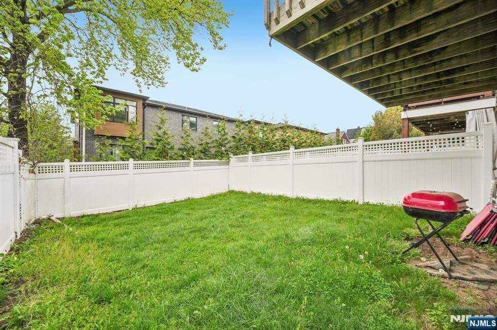 3 Bedroom Villa/Townhouse's Image 24