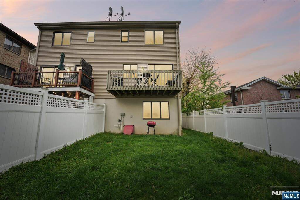 3 Bedroom Villa/Townhouse's Image 27