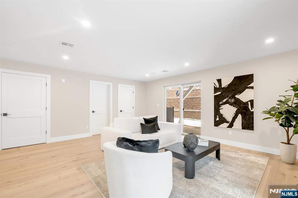 3 Bedroom Villa/Townhouse's Image 27