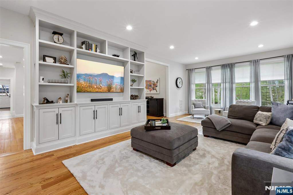 4 Bedroom Single Family Home/House's Image 10