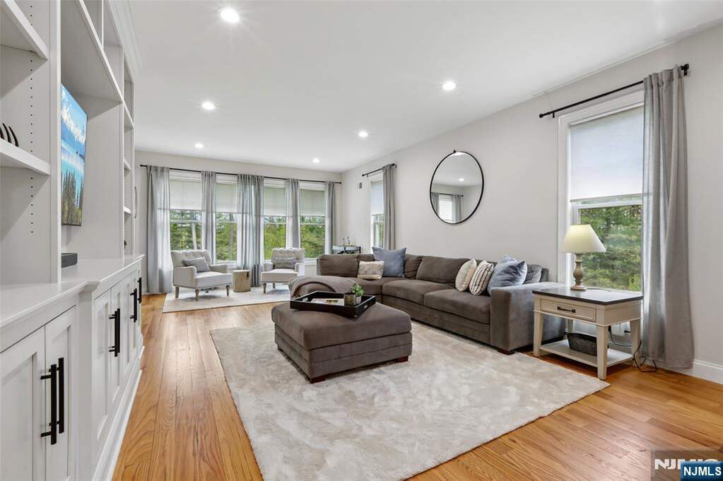 4 Bedroom Single Family Home/House's Image 11