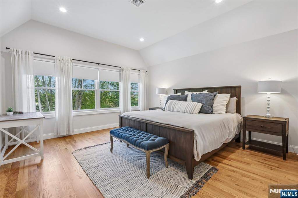 4 Bedroom Single Family Home/House's Image 15