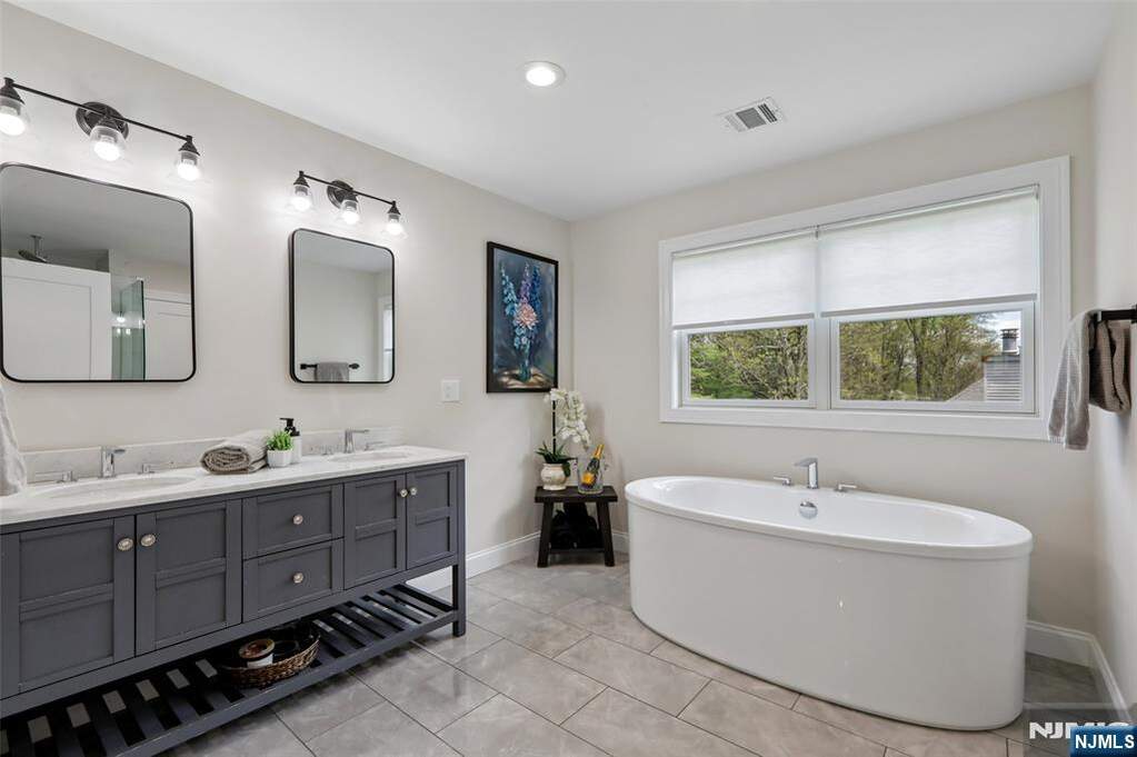 4 Bedroom Single Family Home/House's Image 17