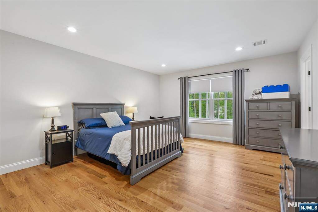 4 Bedroom Single Family Home/House's Image 21