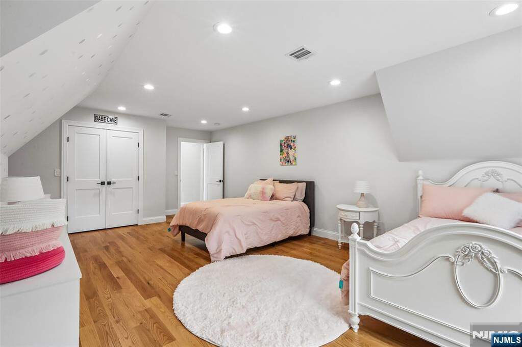 4 Bedroom Single Family Home/House's Image 25