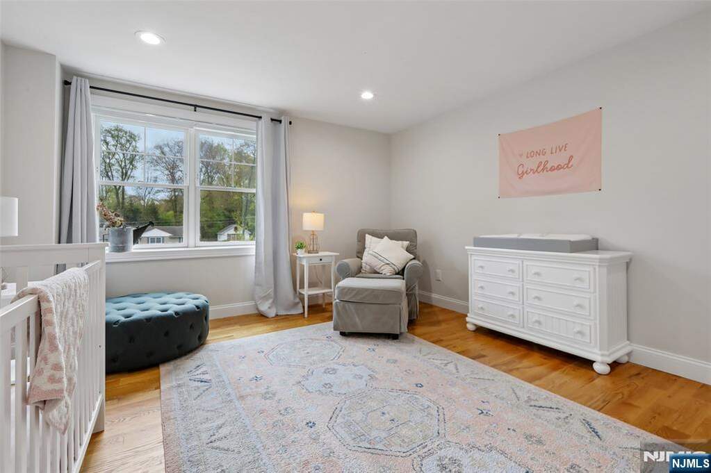 4 Bedroom Single Family Home/House's Image 27