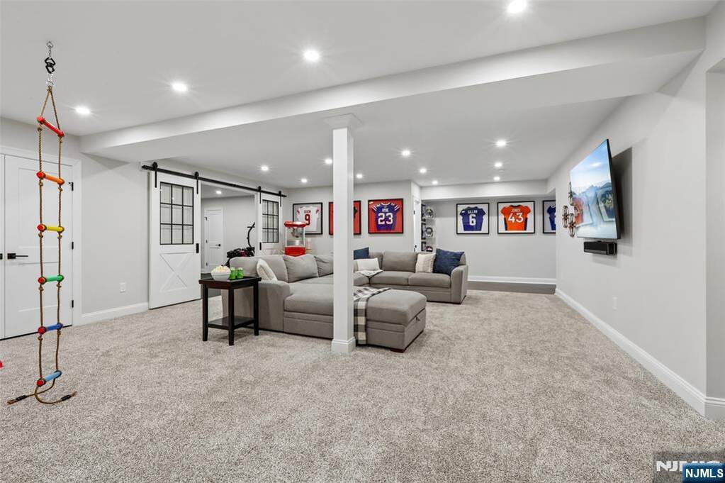 4 Bedroom Single Family Home/House's Image 30