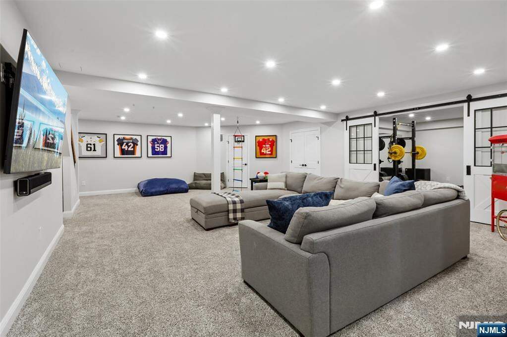 4 Bedroom Single Family Home/House's Image 31