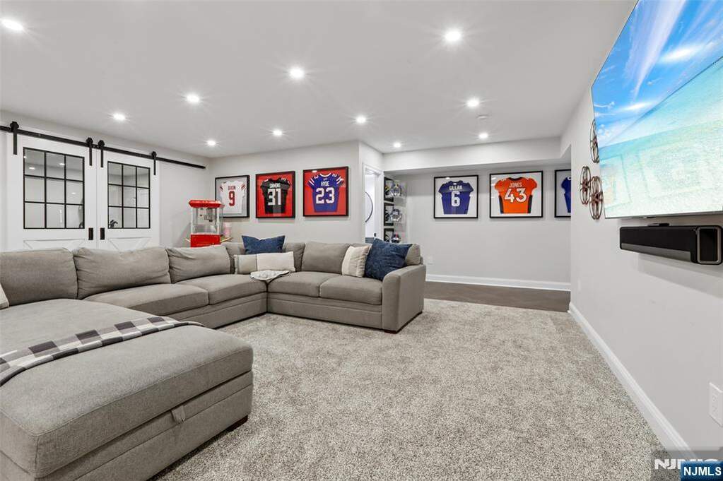 4 Bedroom Single Family Home/House's Image 32