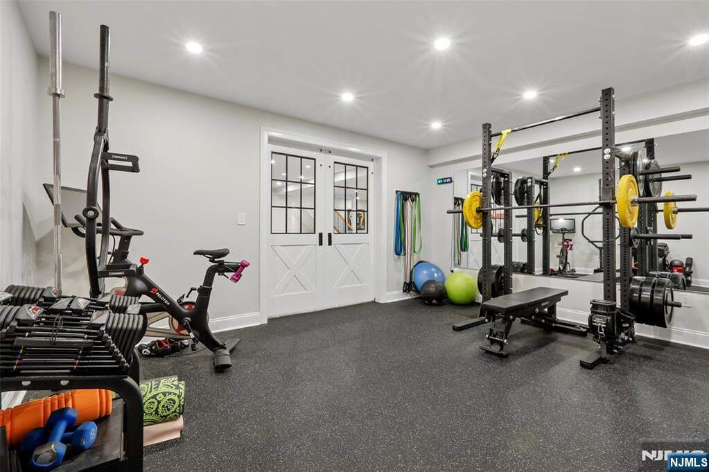 4 Bedroom Single Family Home/House's Image 33
