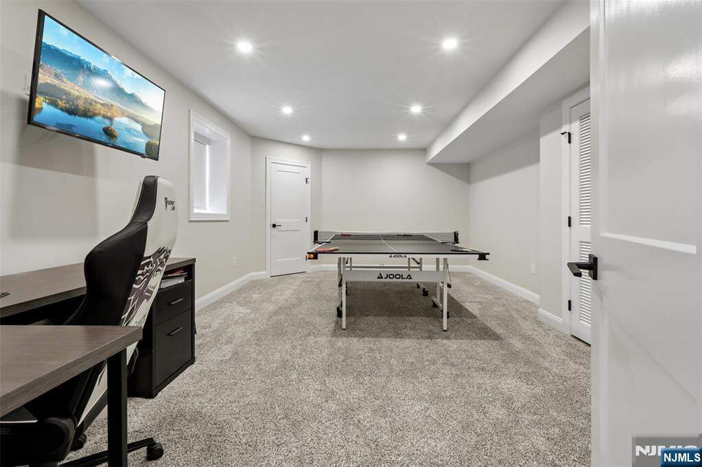 4 Bedroom Single Family Home/House's Image 34