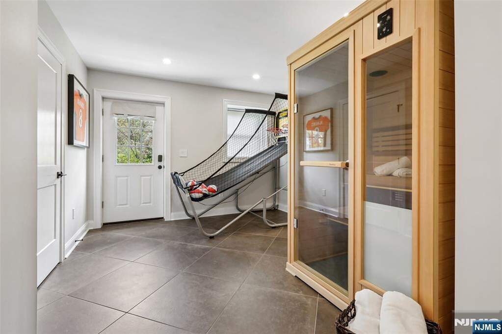 4 Bedroom Single Family Home/House's Image 36