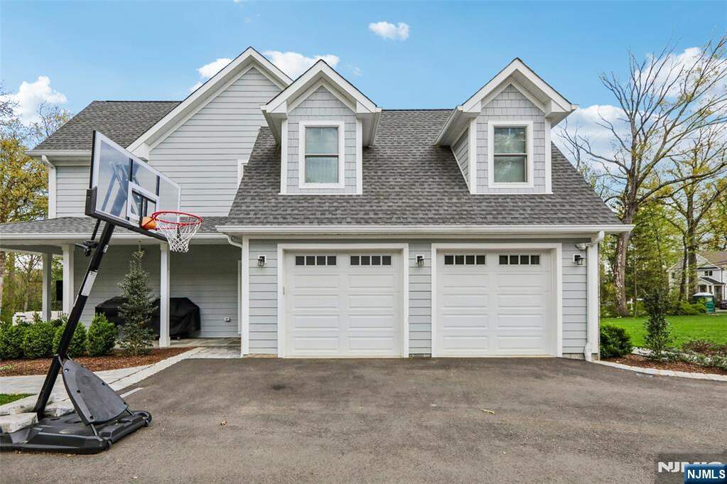 4 Bedroom Single Family Home/House's Image 40