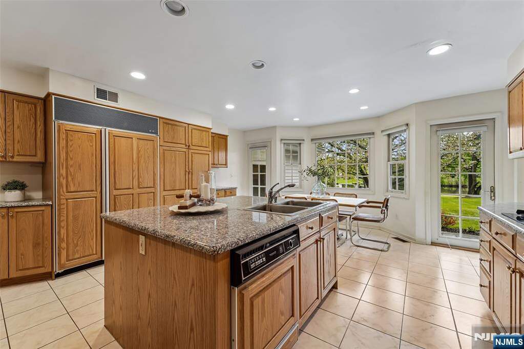 4 Bedroom Single Family Home/House's Image 10