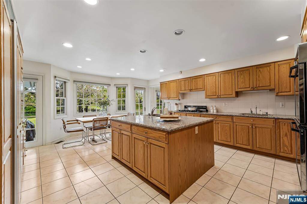 4 Bedroom Single Family Home/House's Image 11