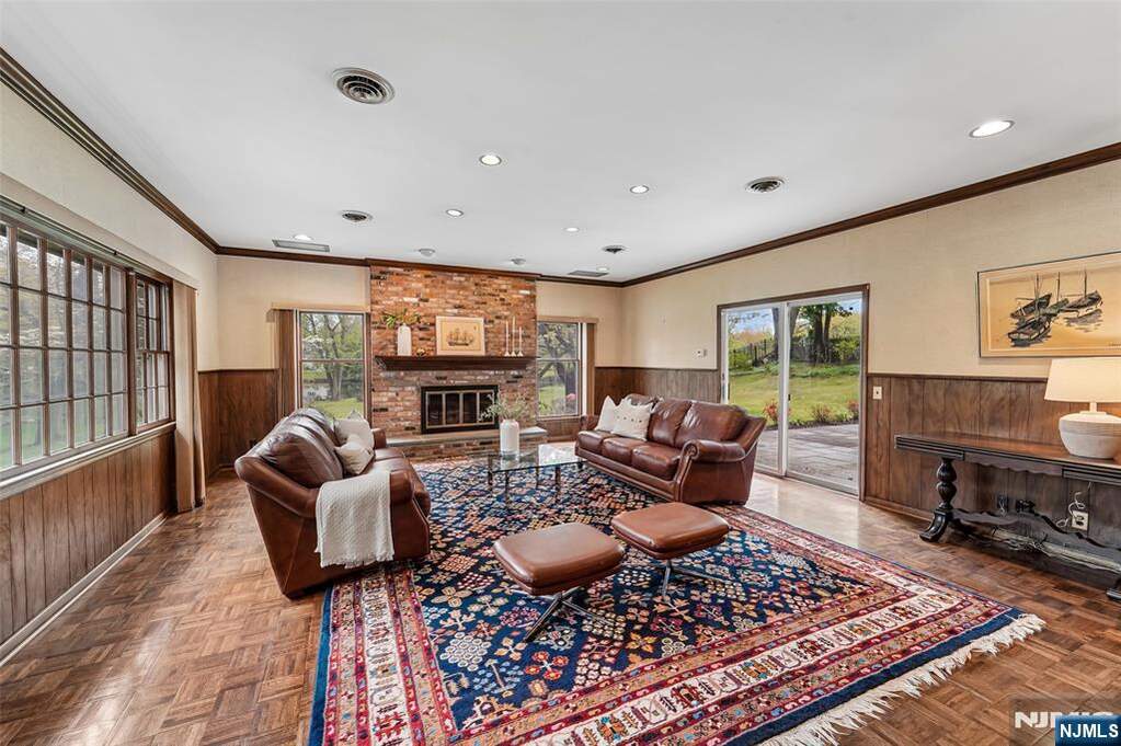 4 Bedroom Single Family Home/House's Image 13