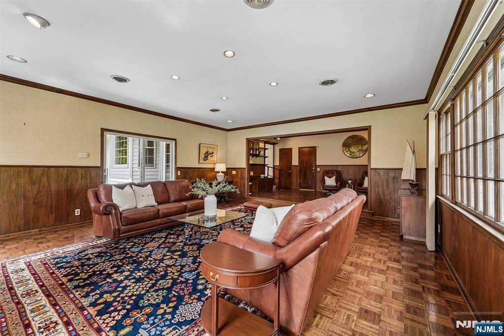 4 Bedroom Single Family Home/House's Image 15