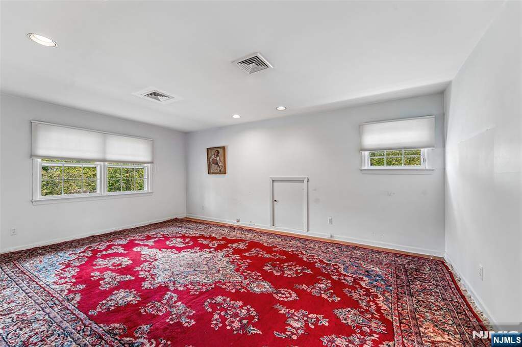 4 Bedroom Single Family Home/House's Image 18