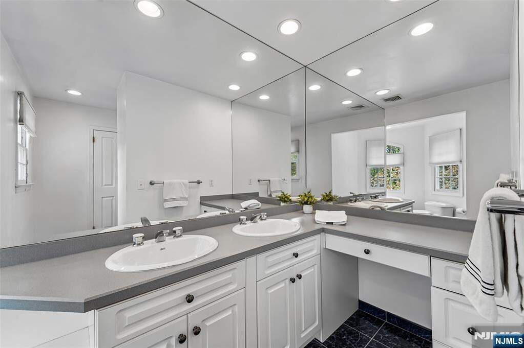 4 Bedroom Single Family Home/House's Image 21