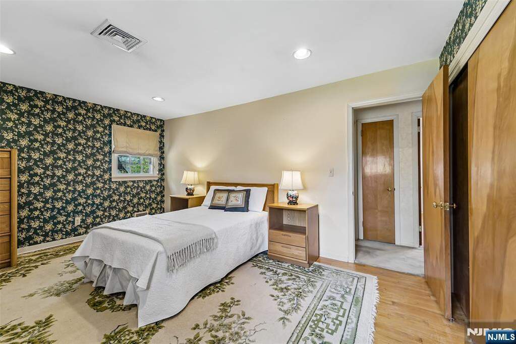 4 Bedroom Single Family Home/House's Image 23