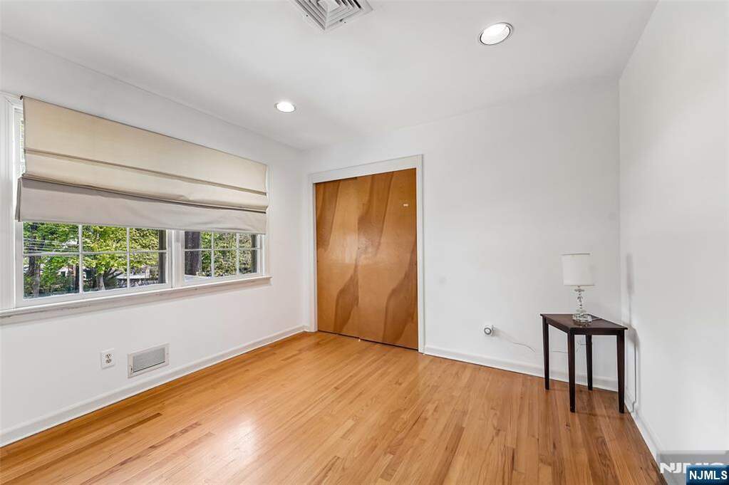 4 Bedroom Single Family Home/House's Image 25