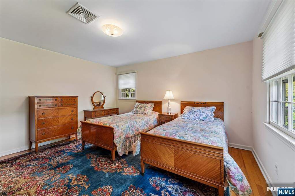 4 Bedroom Single Family Home/House's Image 27