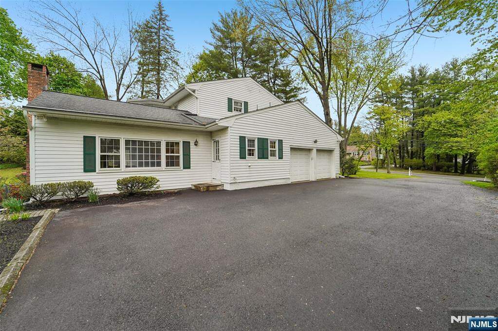 4 Bedroom Single Family Home/House's Image 28