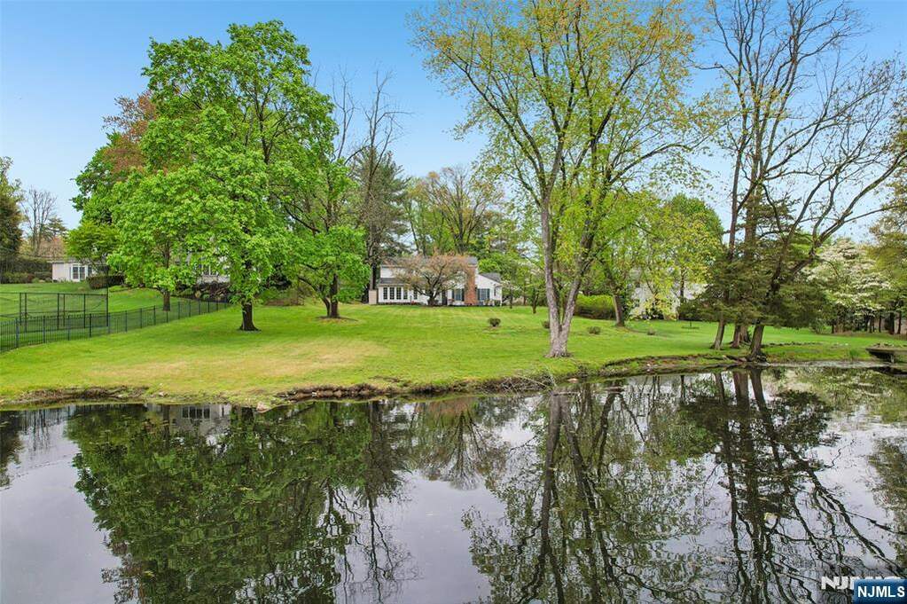 4 Bedroom Single Family Home/House's Image 32