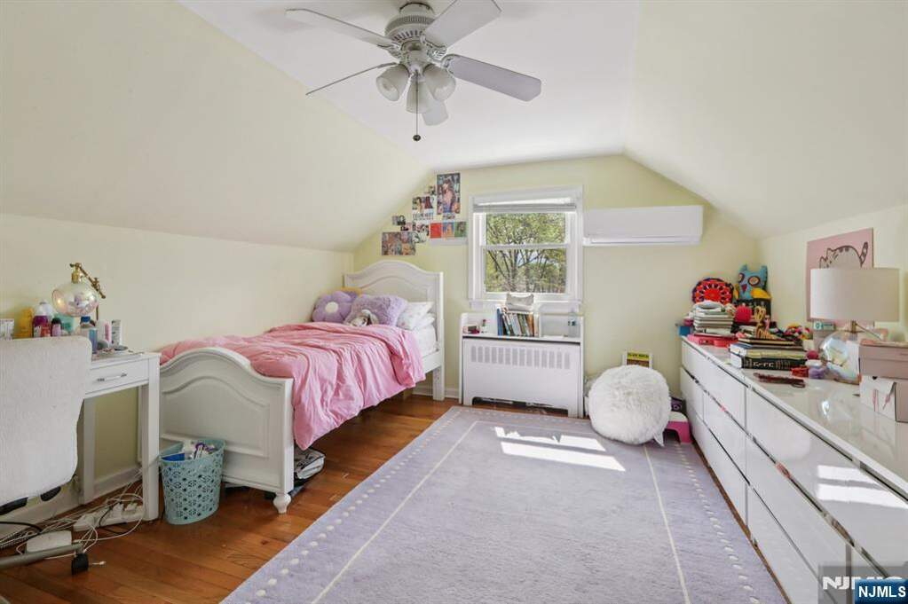 4 Bedroom Single Family Home/House's Image 16
