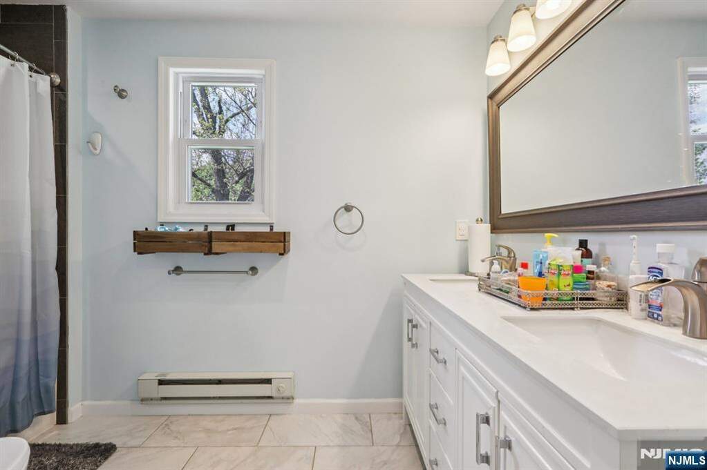 4 Bedroom Single Family Home/House's Image 17