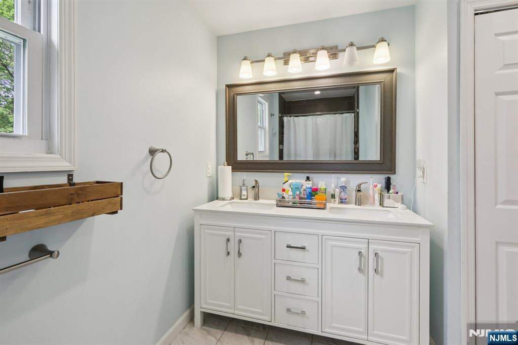 4 Bedroom Single Family Home/House's Image 18