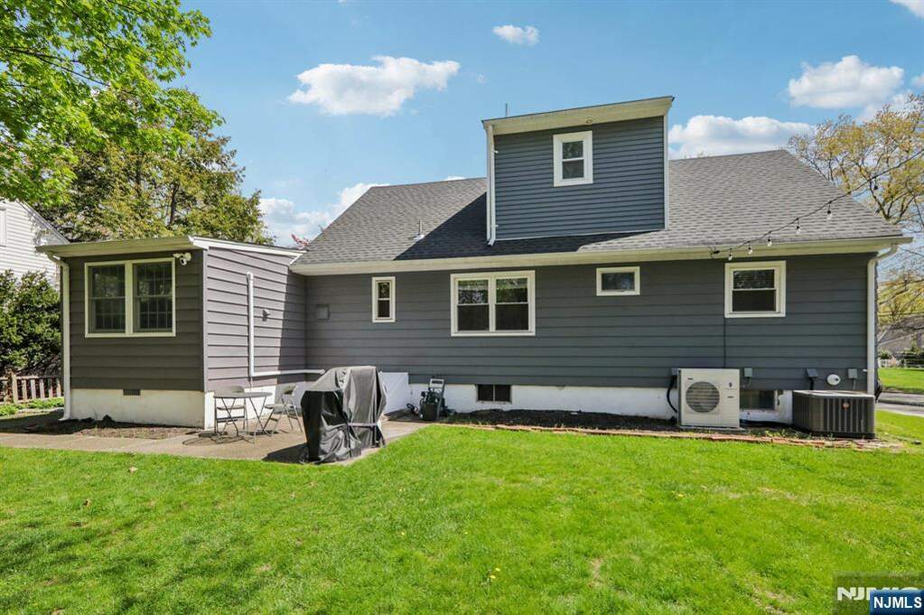 4 Bedroom Single Family Home/House's Image 25