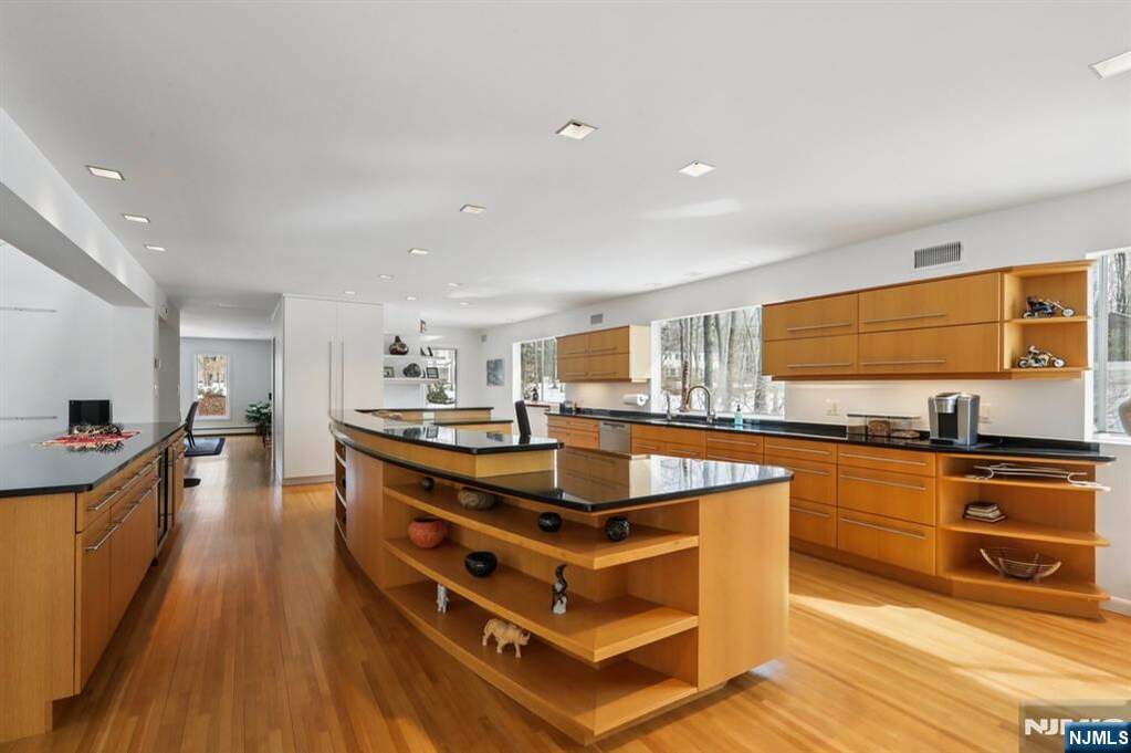 5 Bedroom Single Family Home/House's Image 13