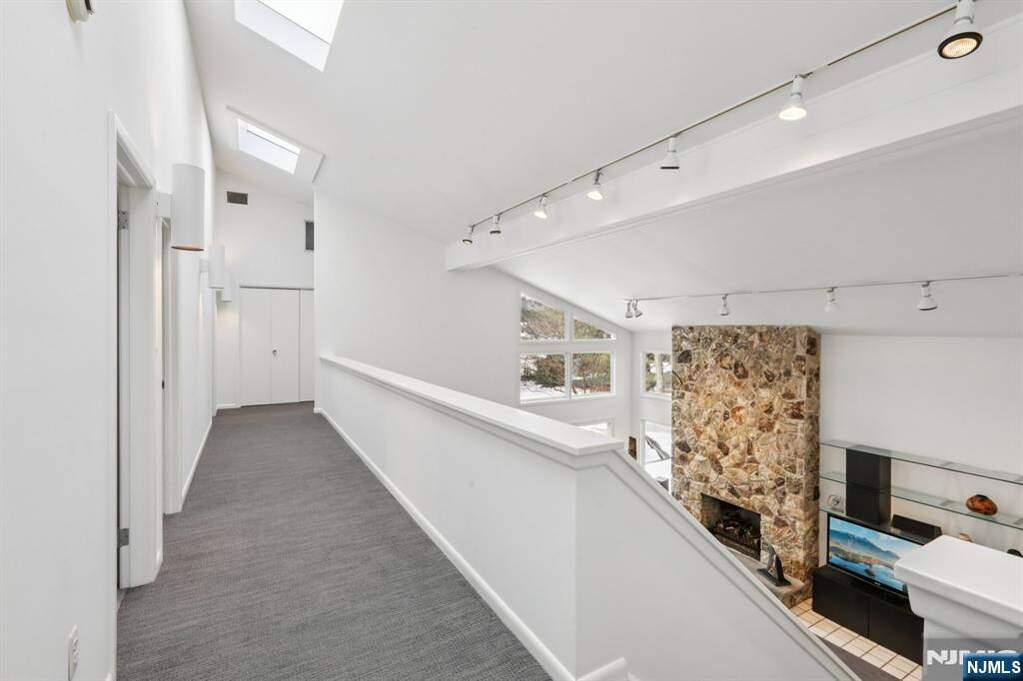 5 Bedroom Single Family Home/House's Image 28
