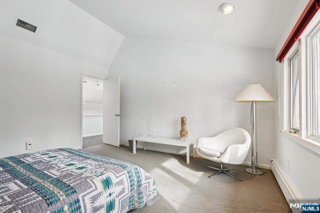 5 Bedroom Single Family Home/House's Image 30