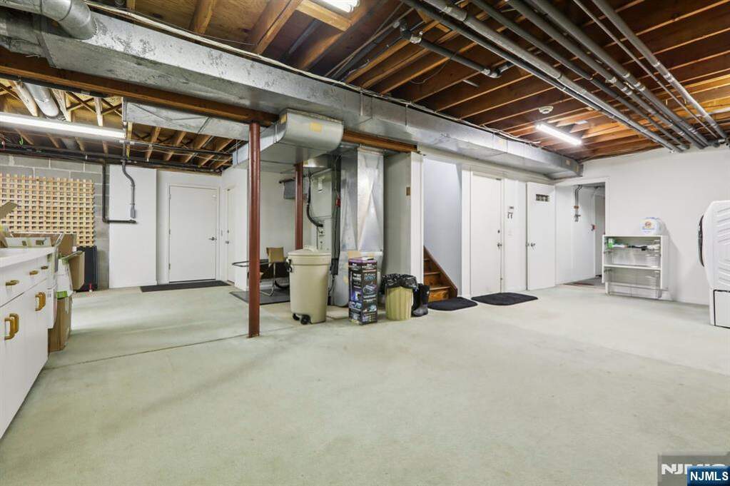 5 Bedroom Single Family Home/House's Image 33