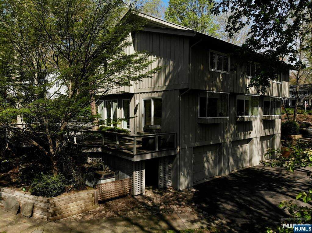 5 Bedroom Single Family Home/House's Image 36
