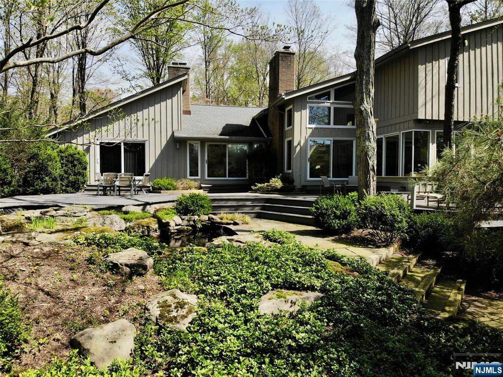 5 Bedroom Single Family Home/House's Image 37