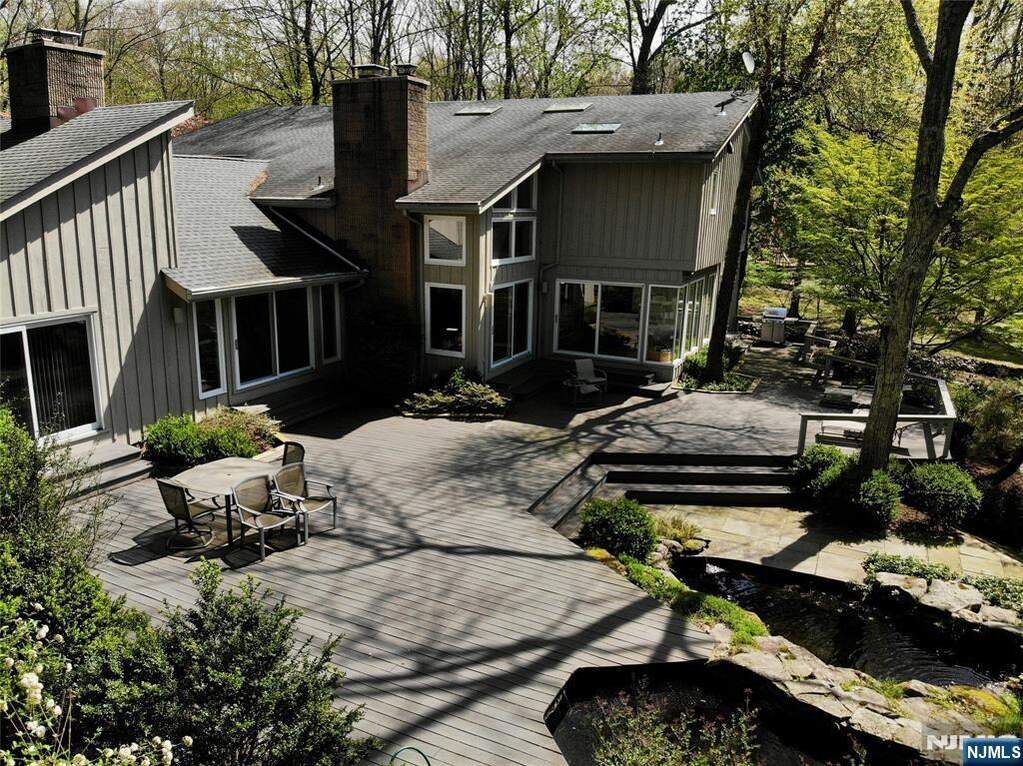 5 Bedroom Single Family Home/House's Image 38