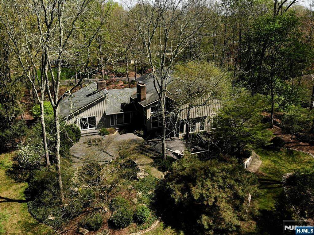 5 Bedroom Single Family Home/House's Image 40