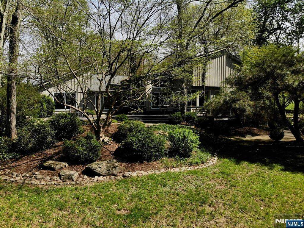5 Bedroom Single Family Home/House's Image 42