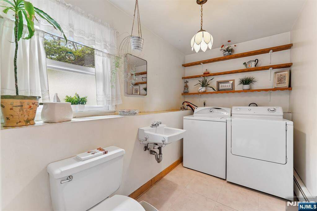 3 Bedroom Single Family Home/House's Image 14
