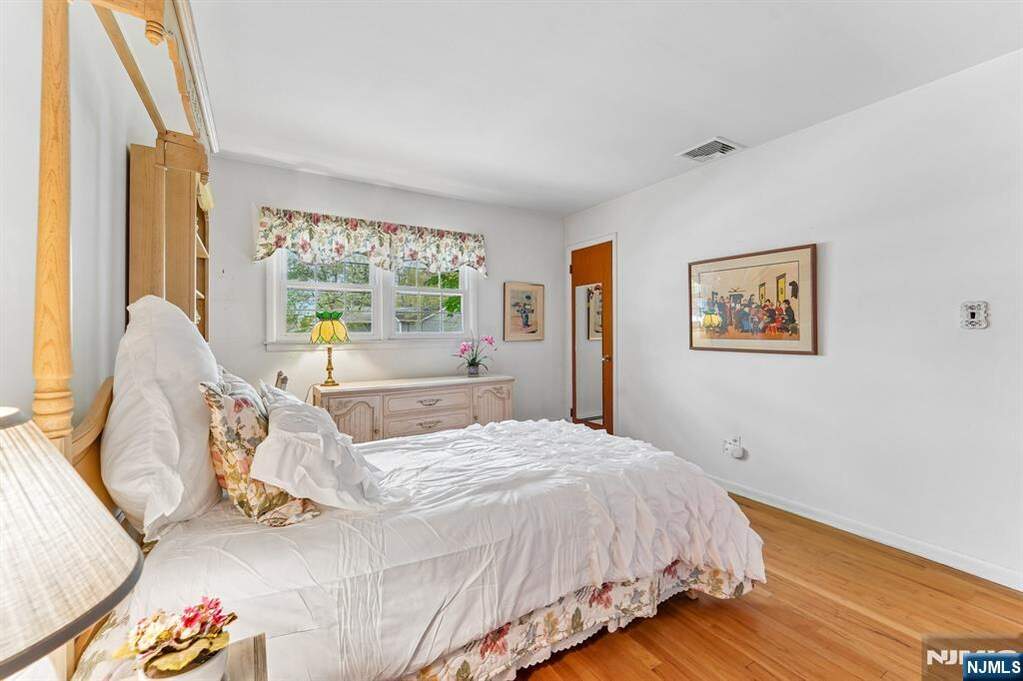 3 Bedroom Single Family Home/House's Image 21