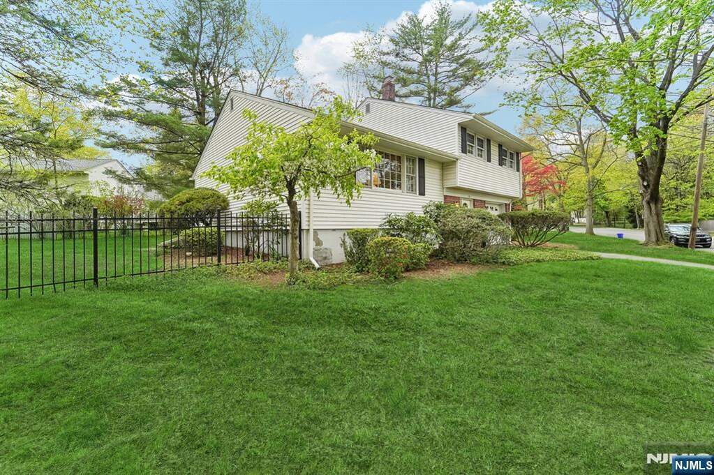 3 Bedroom Single Family Home/House's Image 27