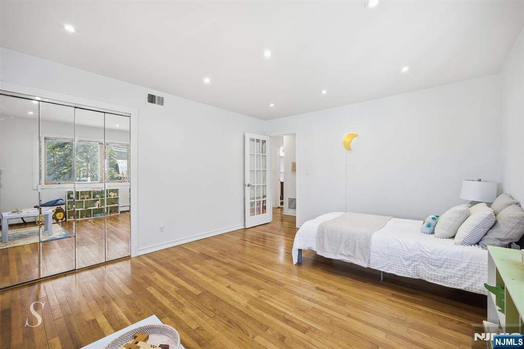 4 Bedroom Single Family Home/House's Image 16