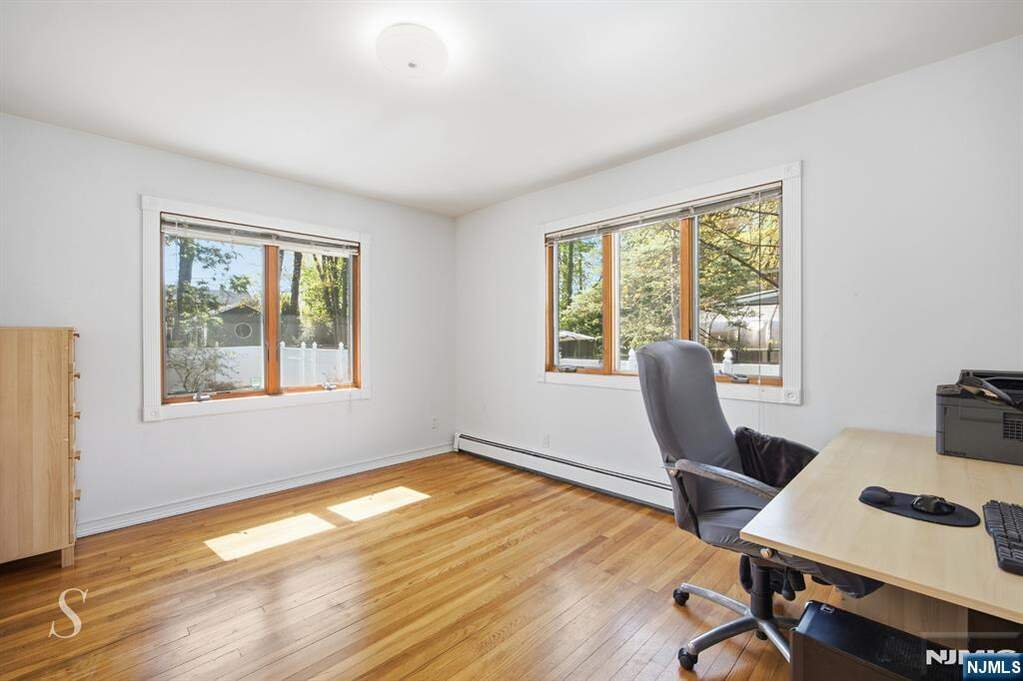 4 Bedroom Single Family Home/House's Image 17