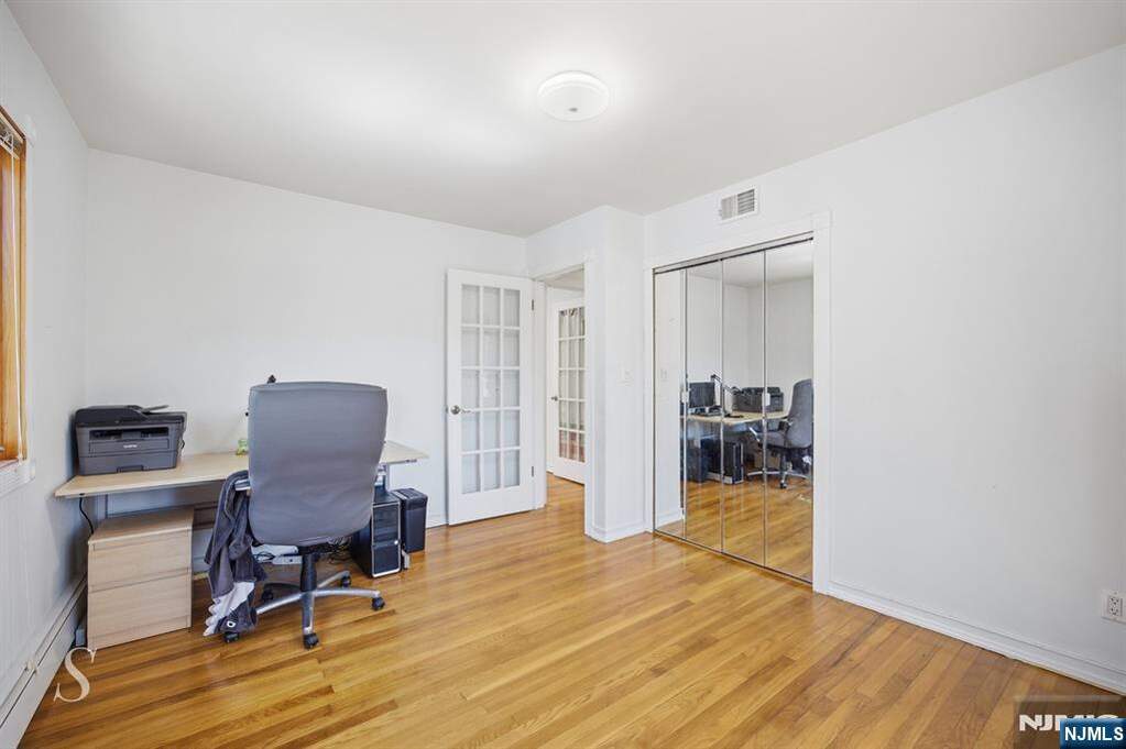 4 Bedroom Single Family Home/House's Image 18